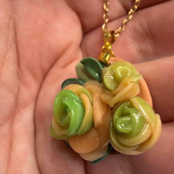 Charming Gold and Green Rose Pendant Necklace - Picture 6 of 7